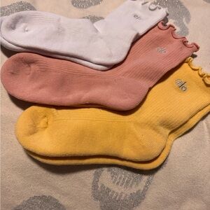 Alo Ruffled lettuce trim Ankle Socks Set of 3 pairs NWOT